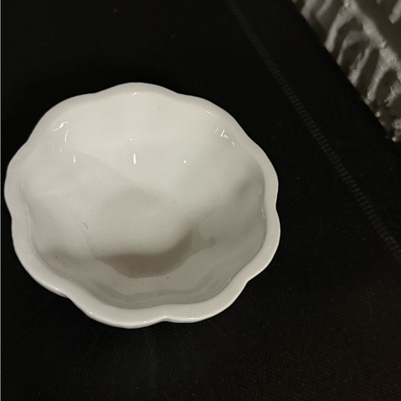 New Mud Pie White Ceramic Circa Garlic Keeper - Picture 4 of 6